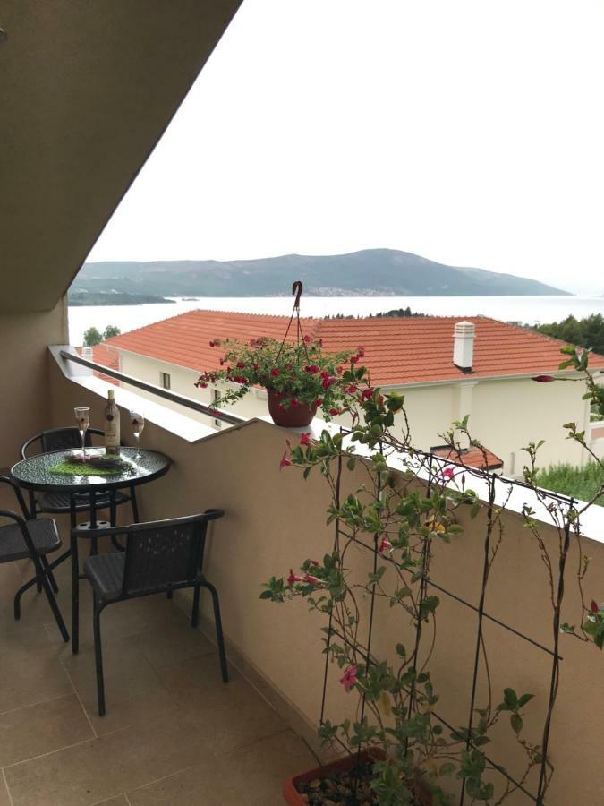 Id Apartments Tivat Exterior photo